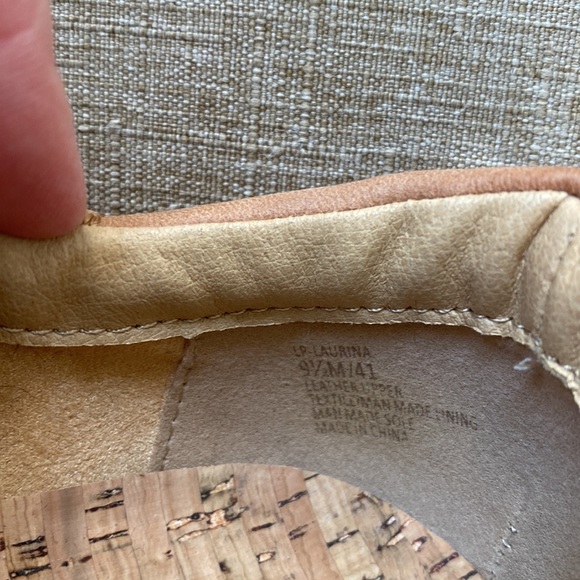 Women’s Leather Lucky Brand Sneakers - Picture 3 of 4